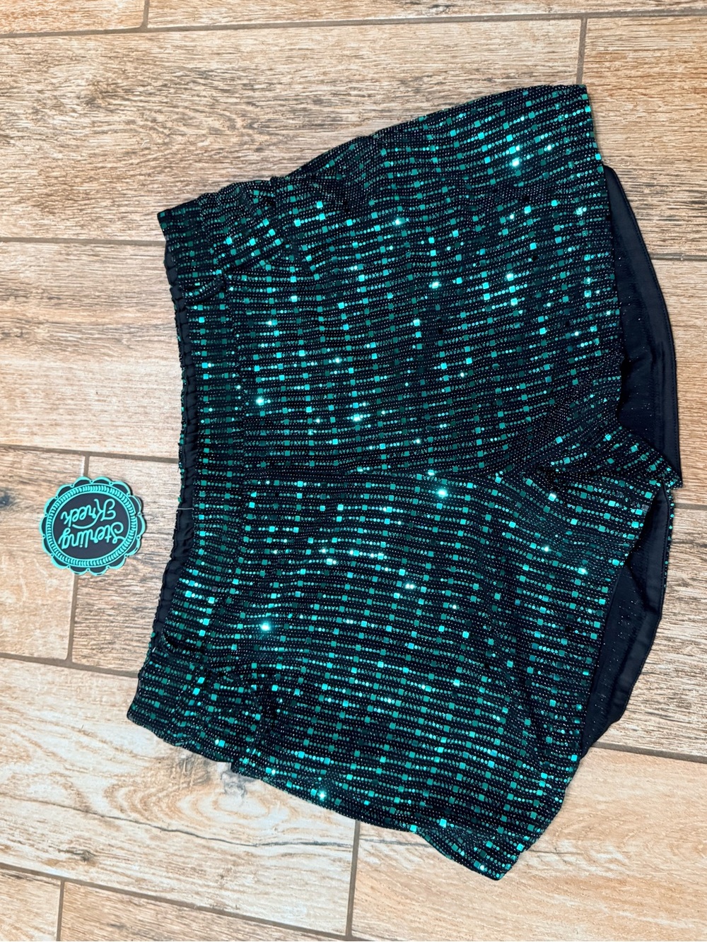 Sterling Kreek Women's Black Green Sequin Shorts - Picture 3 of 3